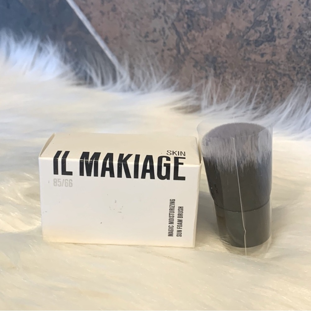New NIB Il Makiage Magic Moisturizing Sun Foam Brush